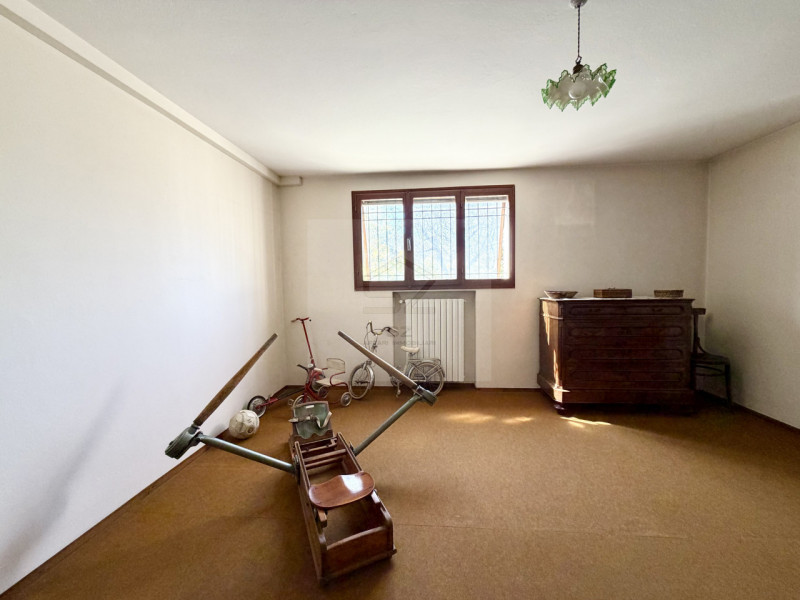 PADOVA - BRUSEGANA 

CASA SINGOLA CARATTERIZZATA DA AMPI SPAZI INTERNI,  3 CAMERE + STUDIO AMPIA ...