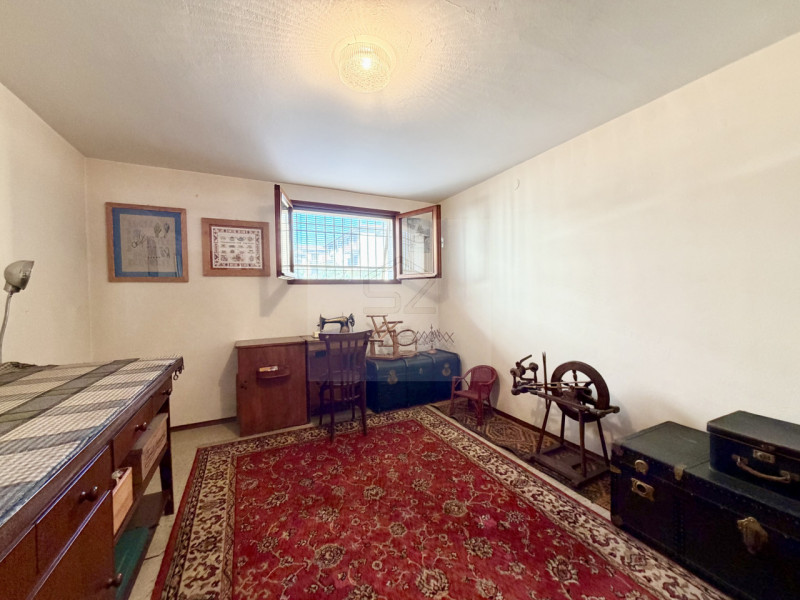 PADOVA - BRUSEGANA 

CASA SINGOLA CARATTERIZZATA DA AMPI SPAZI INTERNI,  3 CAMERE + STUDIO AMPIA ...