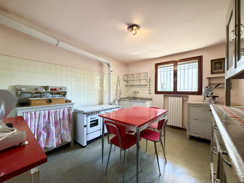 PADOVA - BRUSEGANA 

CASA SINGOLA CARATTERIZZATA DA AMPI SPAZI INTERNI,  3 CAMERE + STUDIO AMPIA ...
