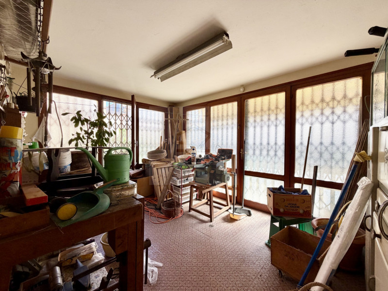 PADOVA - BRUSEGANA 

CASA SINGOLA CARATTERIZZATA DA AMPI SPAZI INTERNI,  3 CAMERE + STUDIO AMPIA ...