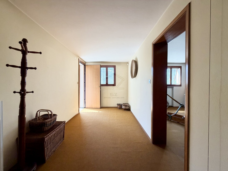 PADOVA - BRUSEGANA 

CASA SINGOLA CARATTERIZZATA DA AMPI SPAZI INTERNI,  3 CAMERE + STUDIO AMPIA ...