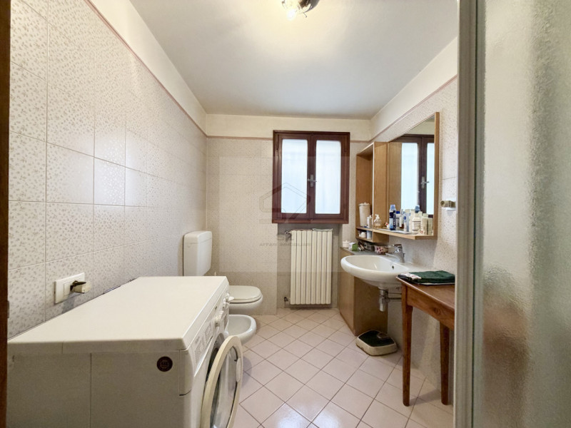 PADOVA - BRUSEGANA 

CASA SINGOLA CARATTERIZZATA DA AMPI SPAZI INTERNI,  3 CAMERE + STUDIO AMPIA ...