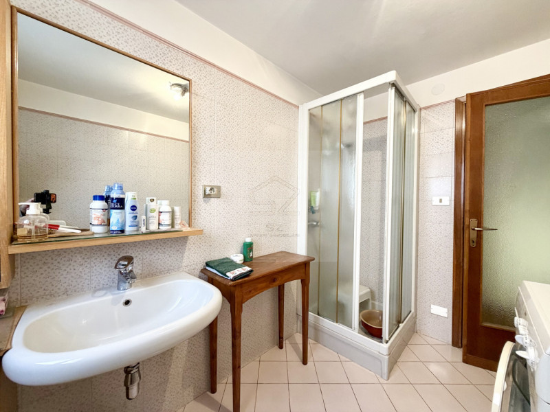 PADOVA - BRUSEGANA 

CASA SINGOLA CARATTERIZZATA DA AMPI SPAZI INTERNI,  3 CAMERE + STUDIO AMPIA ...
