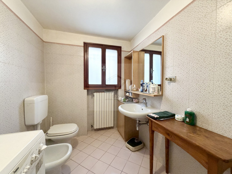 PADOVA - BRUSEGANA 

CASA SINGOLA CARATTERIZZATA DA AMPI SPAZI INTERNI,  3 CAMERE + STUDIO AMPIA ...