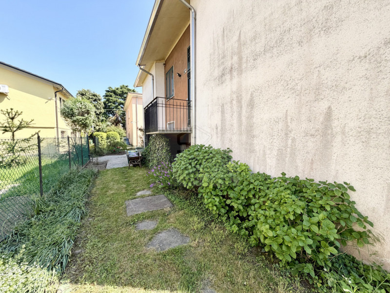 PADOVA - BRUSEGANA 

CASA SINGOLA CARATTERIZZATA DA AMPI SPAZI INTERNI,  3 CAMERE + STUDIO AMPIA ...