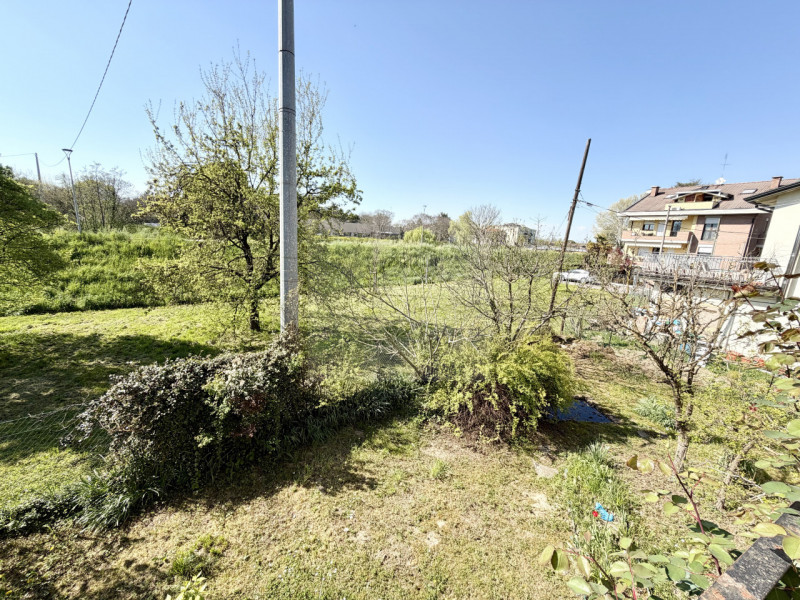 PADOVA - BRUSEGANA 

CASA SINGOLA CARATTERIZZATA DA AMPI SPAZI INTERNI,  3 CAMERE + STUDIO AMPIA ...