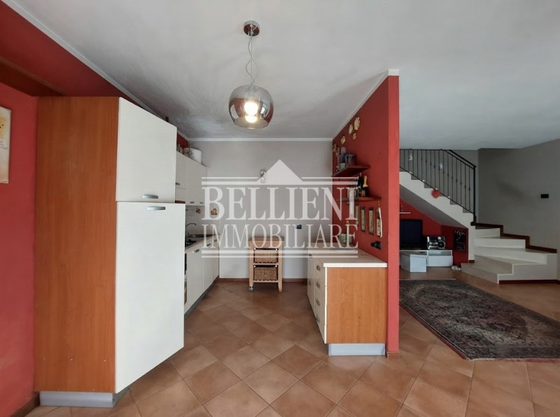 CALDOGNO - Tra Cresole e Rettorgole, in contesto di villette a schiera circondato dal verde, prop...