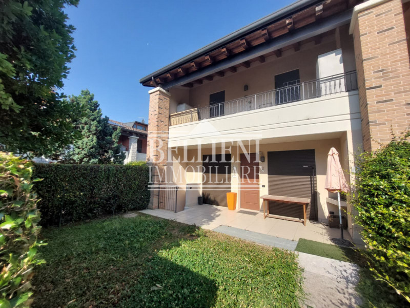 CALDOGNO - Tra Cresole e Rettorgole, in contesto di villette a schiera circondato dal verde, prop...