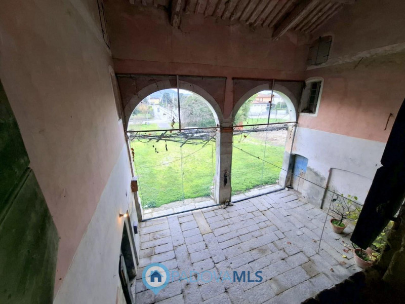 Immobile in esclusiva al Gruppo Padova MLS 
ROVOLON - Bastia 

In una posizione residenziale priv...