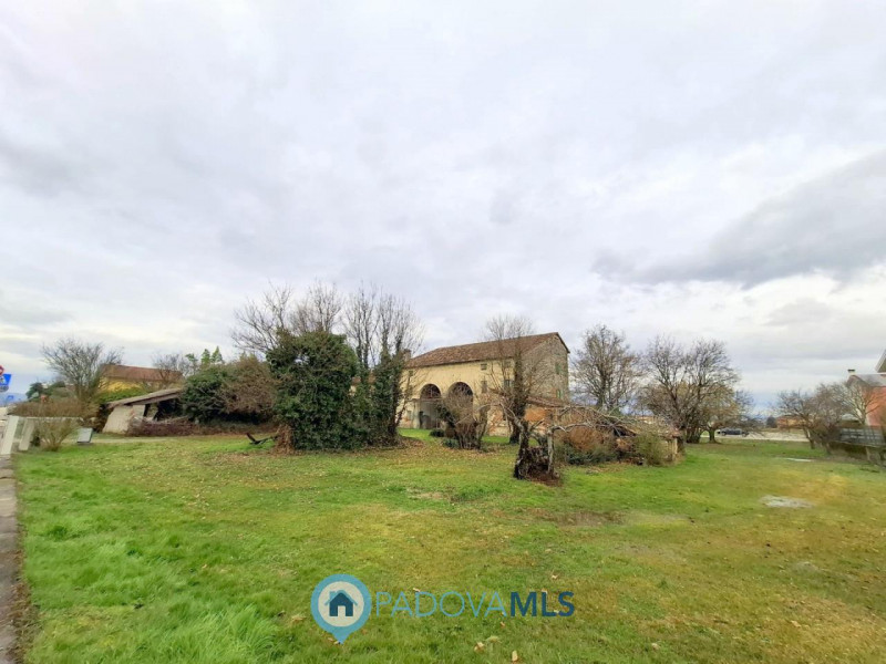 Immobile in esclusiva al Gruppo Padova MLS 
ROVOLON - Bastia 

In una posizione residenziale priv...