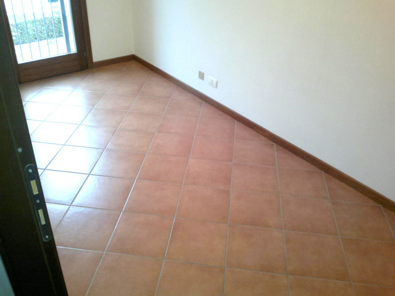 Proponiamo in vendita un ampio e luminoso appartamento quadrilocale di circa 100 mq situato nella...