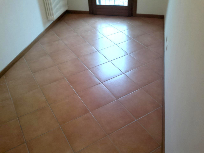 Proponiamo in vendita un ampio e luminoso appartamento quadrilocale di circa 100 mq situato nella...