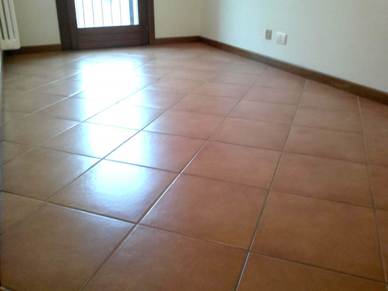 Proponiamo in vendita un ampio e luminoso appartamento quadrilocale di circa 100 mq situato nella...