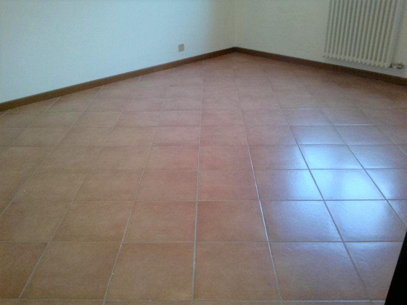 Proponiamo in vendita un ampio e luminoso appartamento quadrilocale di circa 100 mq situato nella...