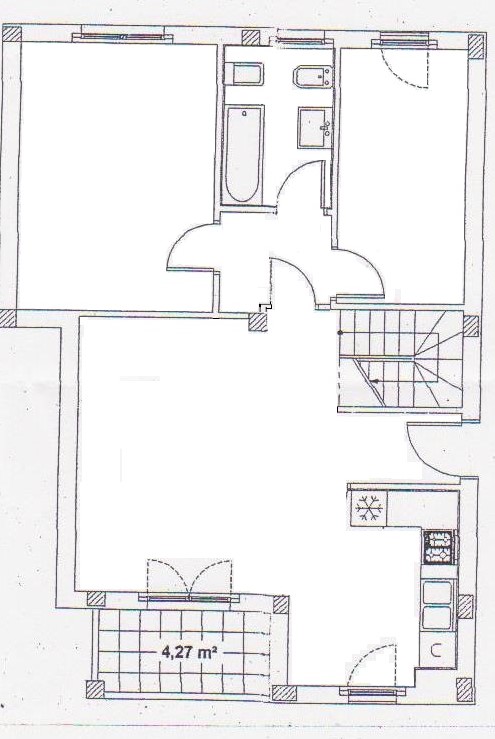 Proponiamo in vendita un ampio e luminoso appartamento quadrilocale di circa 100 mq situato nella...