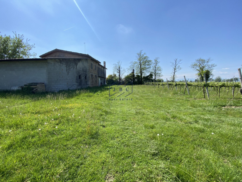 TEMPIO DI ORMELLE - (Treviso)

Proponiamo in vendita un affascinante rustico da ristrutturare dei...
