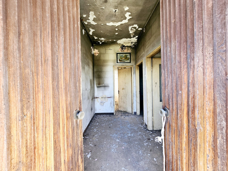 Proponiamo in vendita a Lozzo Atestino, località Valbona, un compendio immobiliare completamente ...