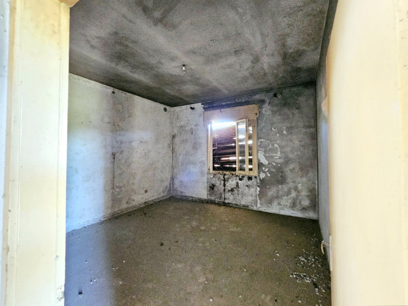 Proponiamo in vendita a Lozzo Atestino, località Valbona, un compendio immobiliare completamente ...