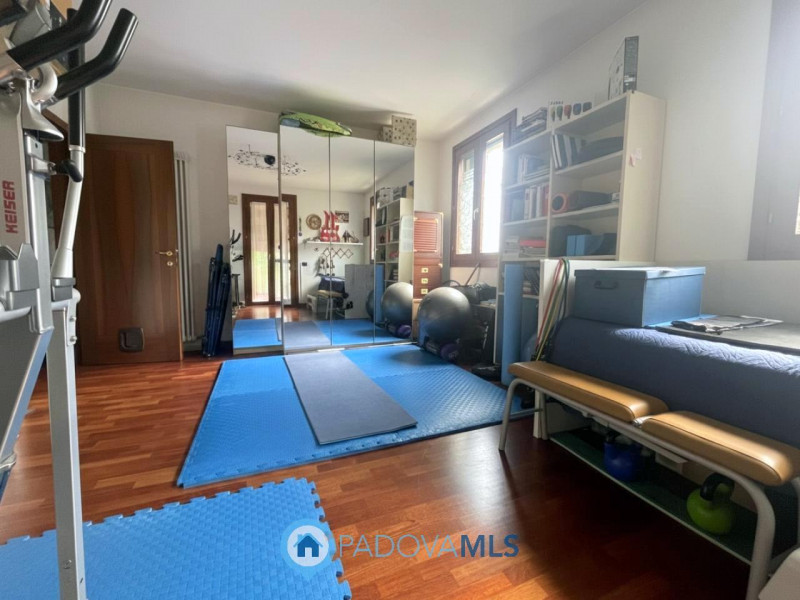 Immobile in esclusiva al Gruppo Padova MLS

Scopri questa interessante bifamiliare situata a Ruba...