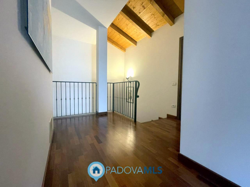 Immobile in esclusiva al Gruppo Padova MLS

Scopri questa interessante bifamiliare situata a Ruba...