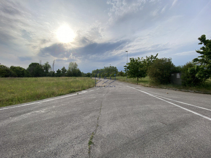 PORTOBUFFOLE' - (Treviso)

Proponiamo a Portobuffolè, in una nuova zona residenziale, 12 lotti ed...