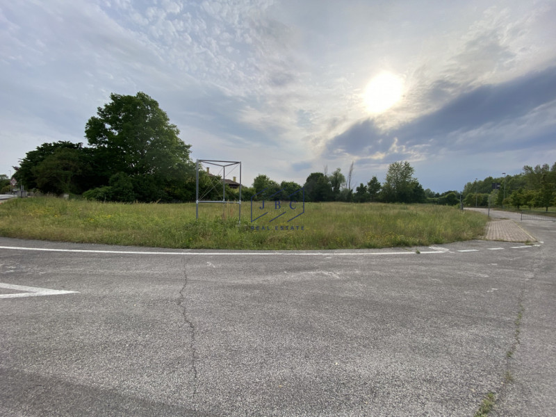 PORTOBUFFOLE' - (Treviso)

Proponiamo a Portobuffolè, in una nuova zona residenziale, 12 lotti ed...