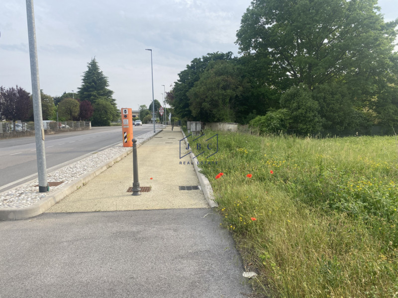 PORTOBUFFOLE' - (Treviso)

Proponiamo a Portobuffolè, in una nuova zona residenziale, 12 lotti ed...