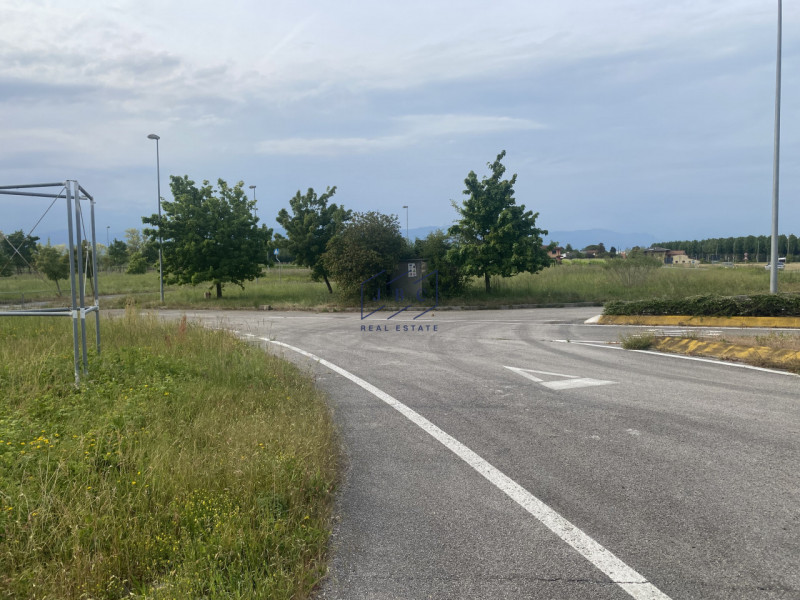 PORTOBUFFOLE' - (Treviso)

Proponiamo a Portobuffolè, in una nuova zona residenziale, 12 lotti ed...