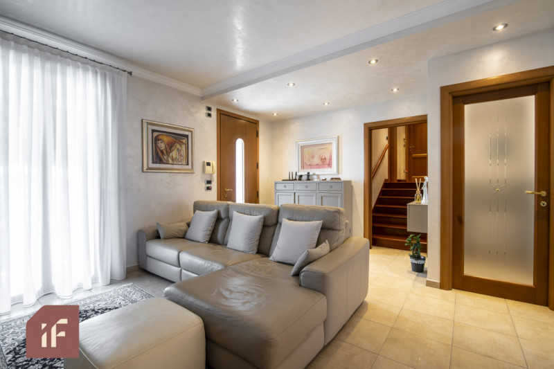 MURELLE - VILLANOVA DI CAMPOSAMPIERO: Villa singola completamente ristrutturata nel 2005 e parzia...