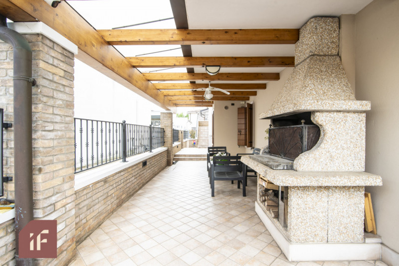 MURELLE - VILLANOVA DI CAMPOSAMPIERO: Villa singola completamente ristrutturata nel 2005 e parzia...