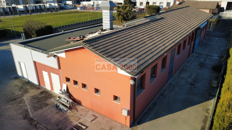 Descrizione

In zona industriale di Piombino Dese, proponiamo in vendita capannone artigianale di...