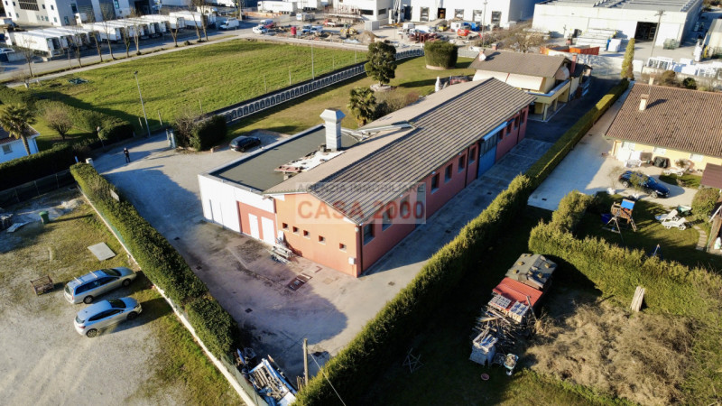 Descrizione

In zona industriale di Piombino Dese, proponiamo in vendita capannone artigianale di...
