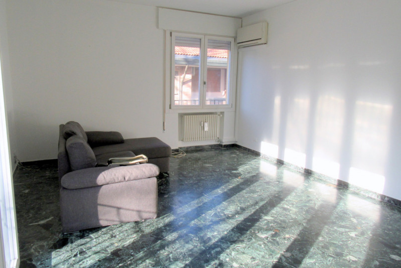 AMPIO 4 CAMERE RISTRUTTURATO A SACRA FAMIGLIA €.335.000 - rif.DOM4954  

Appartamento ristruttura...