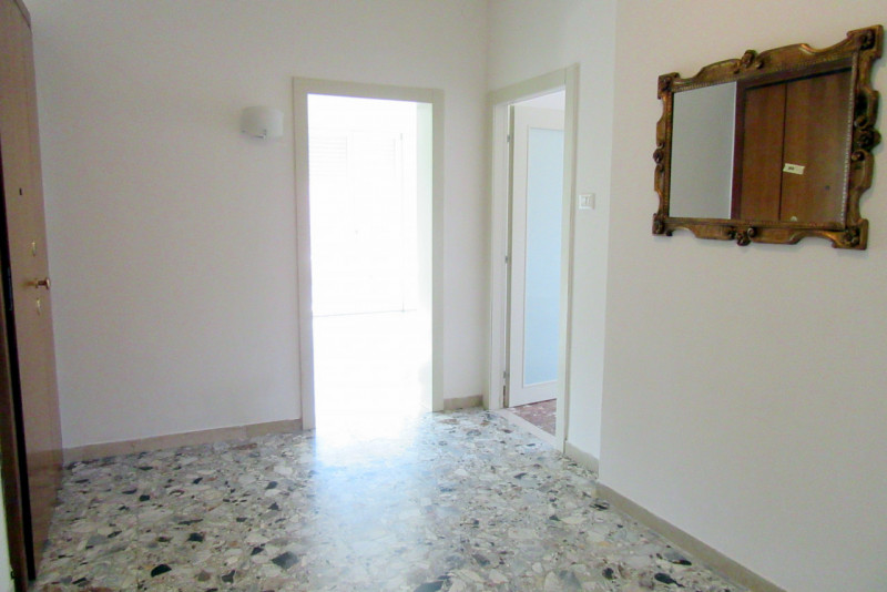 AMPIO 4 CAMERE RISTRUTTURATO A SACRA FAMIGLIA €.335.000 - rif.DOM4954  

Appartamento ristruttura...
