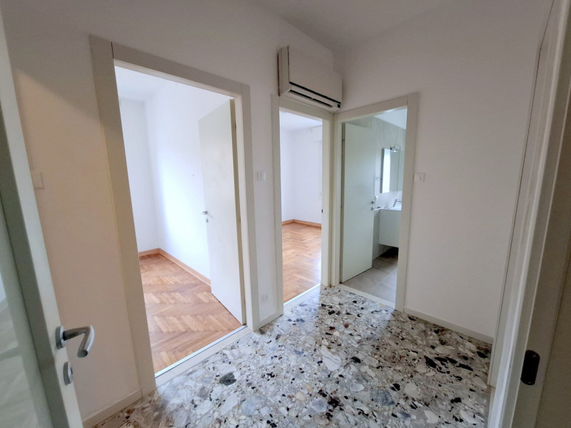 AMPIO 4 CAMERE RISTRUTTURATO A SACRA FAMIGLIA €.335.000 - rif.DOM4954  

Appartamento ristruttura...