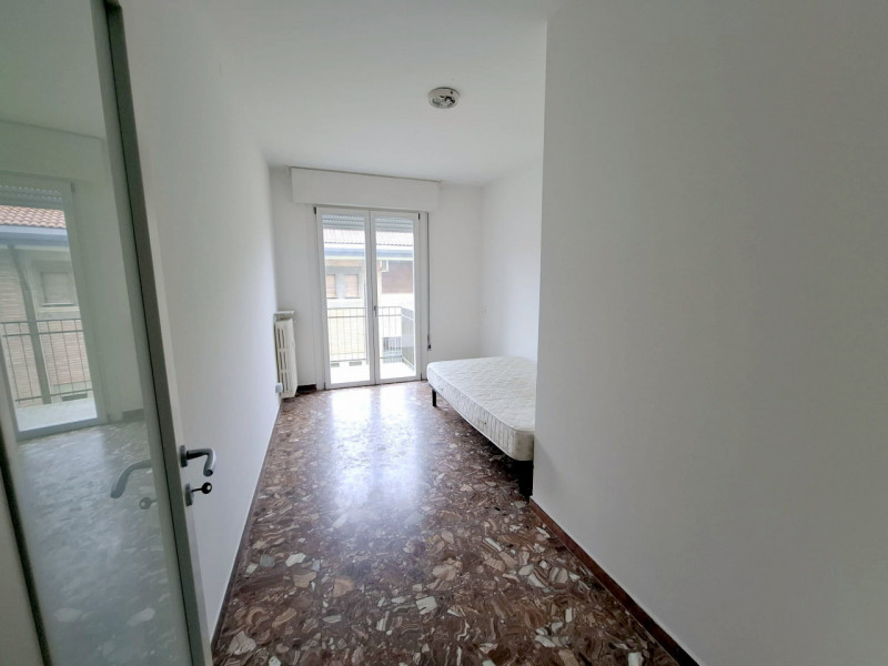 AMPIO 4 CAMERE RISTRUTTURATO A SACRA FAMIGLIA €.335.000 - rif.DOM4954  

Appartamento ristruttura...