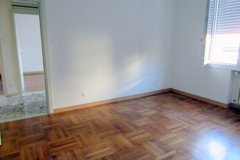 AMPIO 4 CAMERE RISTRUTTURATO A SACRA FAMIGLIA €.335.000 - rif.DOM4954  

Appartamento ristruttura...