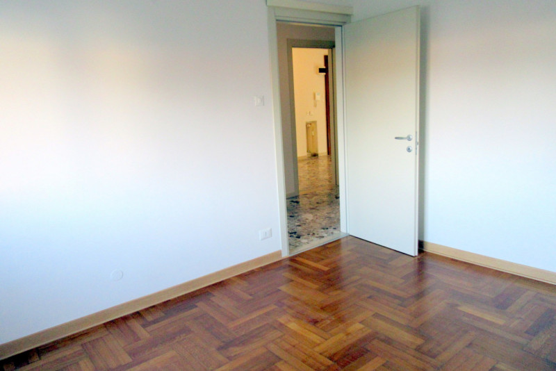 AMPIO 4 CAMERE RISTRUTTURATO A SACRA FAMIGLIA €.335.000 - rif.DOM4954  

Appartamento ristruttura...