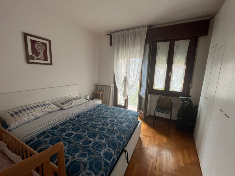 Situato in una delle cornici residenziali più prestigiose della città, proponiamo in locazione un...