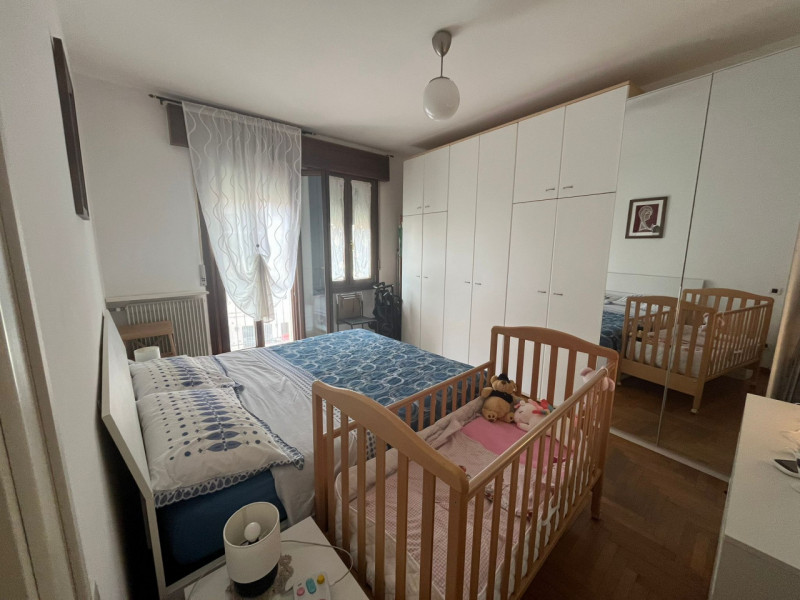 Situato in una delle cornici residenziali più prestigiose della città, proponiamo in locazione un...