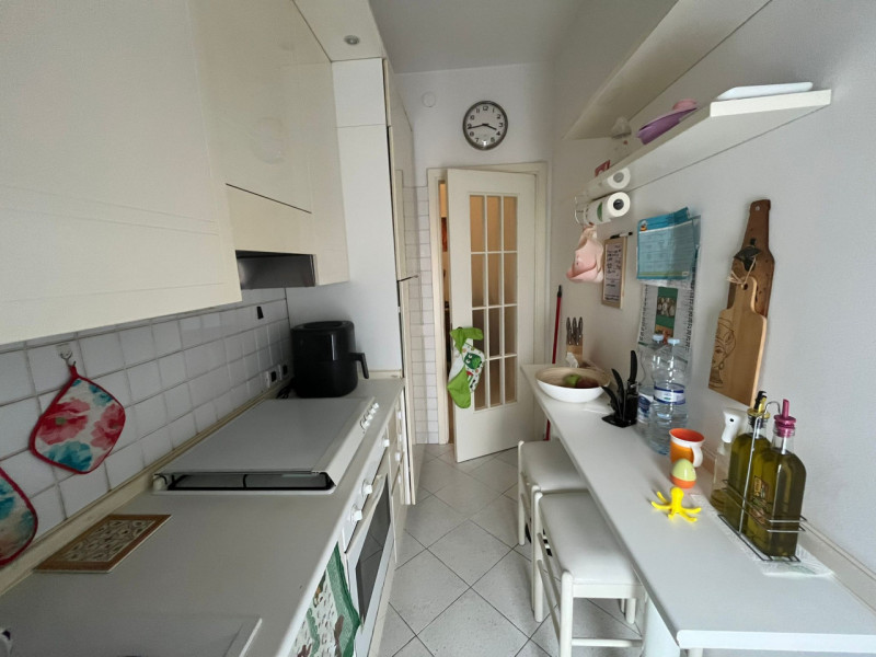 Situato in una delle cornici residenziali più prestigiose della città, proponiamo in locazione un...
