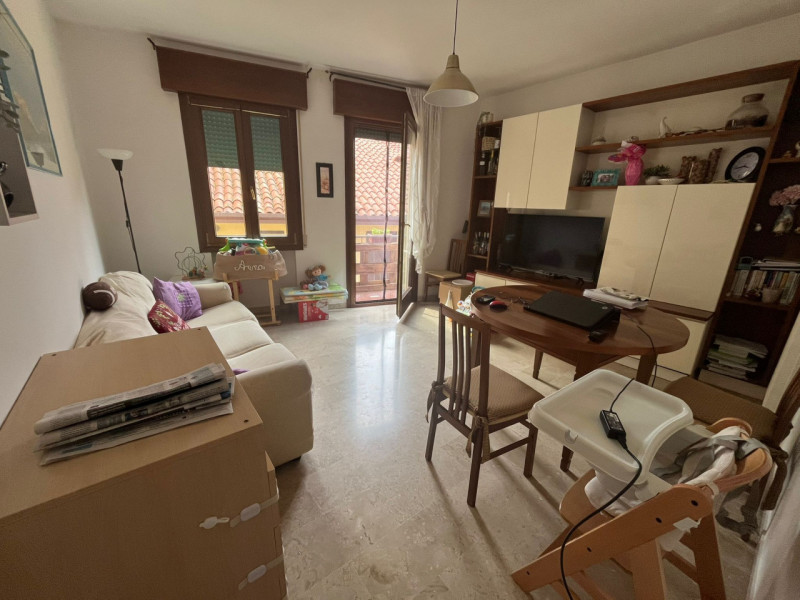 Situato in una delle cornici residenziali più prestigiose della città, proponiamo in locazione un...