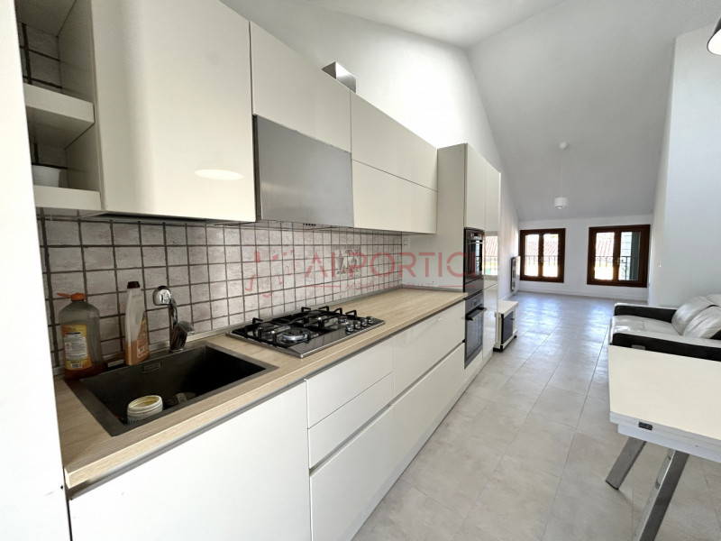 PIOVE DI SACCO Centro Storico - APPARTAMENTO al primo secondo su palazzina dalle due unità e zero...