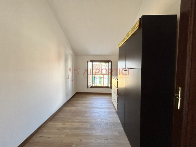 PIOVE DI SACCO Centro Storico - APPARTAMENTO al primo secondo su palazzina dalle due unità e zero...