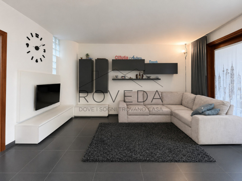 CASIER

RIFERIMENTO: CR24

L'agenzia Roveda Immobiliare ha il piacere di presentarvi, nel cuore d...
