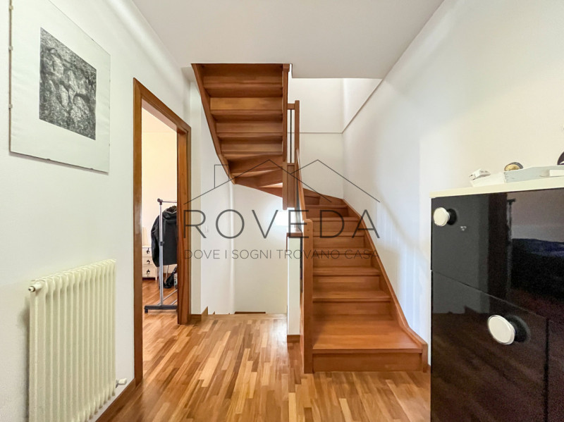 CASIER

RIFERIMENTO: CR24

L'agenzia Roveda Immobiliare ha il piacere di presentarvi, nel cuore d...