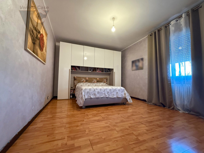 In zona comoda al centro paese, alla zona industriale ed ai principali servizi proponiamo in vend...