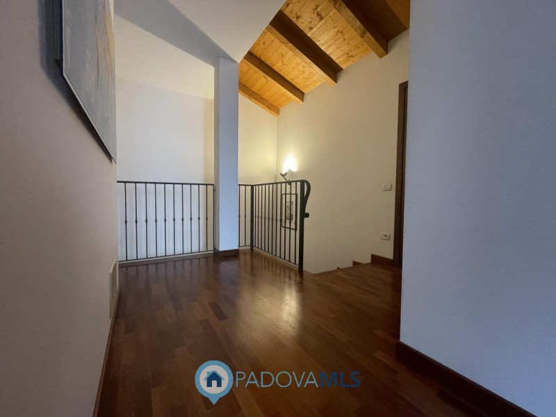 Immobile in esclusiva al Gruppo Padova MLS

Scopri questa interessante bifamiliare situata a Ruba...