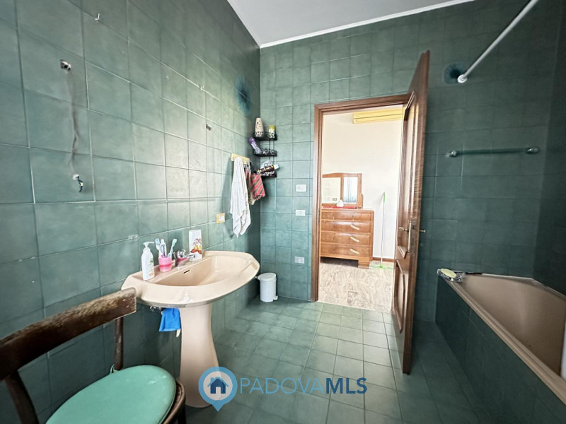 Immobile in esclusiva al Gruppo Padova MLS
Proponiamo in vendita villa indipendente dal grande po...