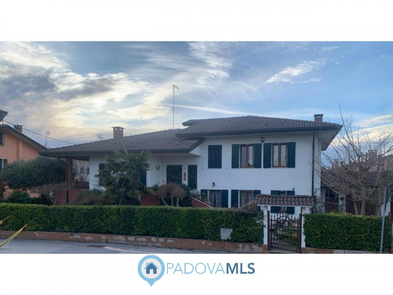 Immobile in esclusiva al Gruppo Padova MLS
Proponiamo in vendita villa indipendente dal grande po...